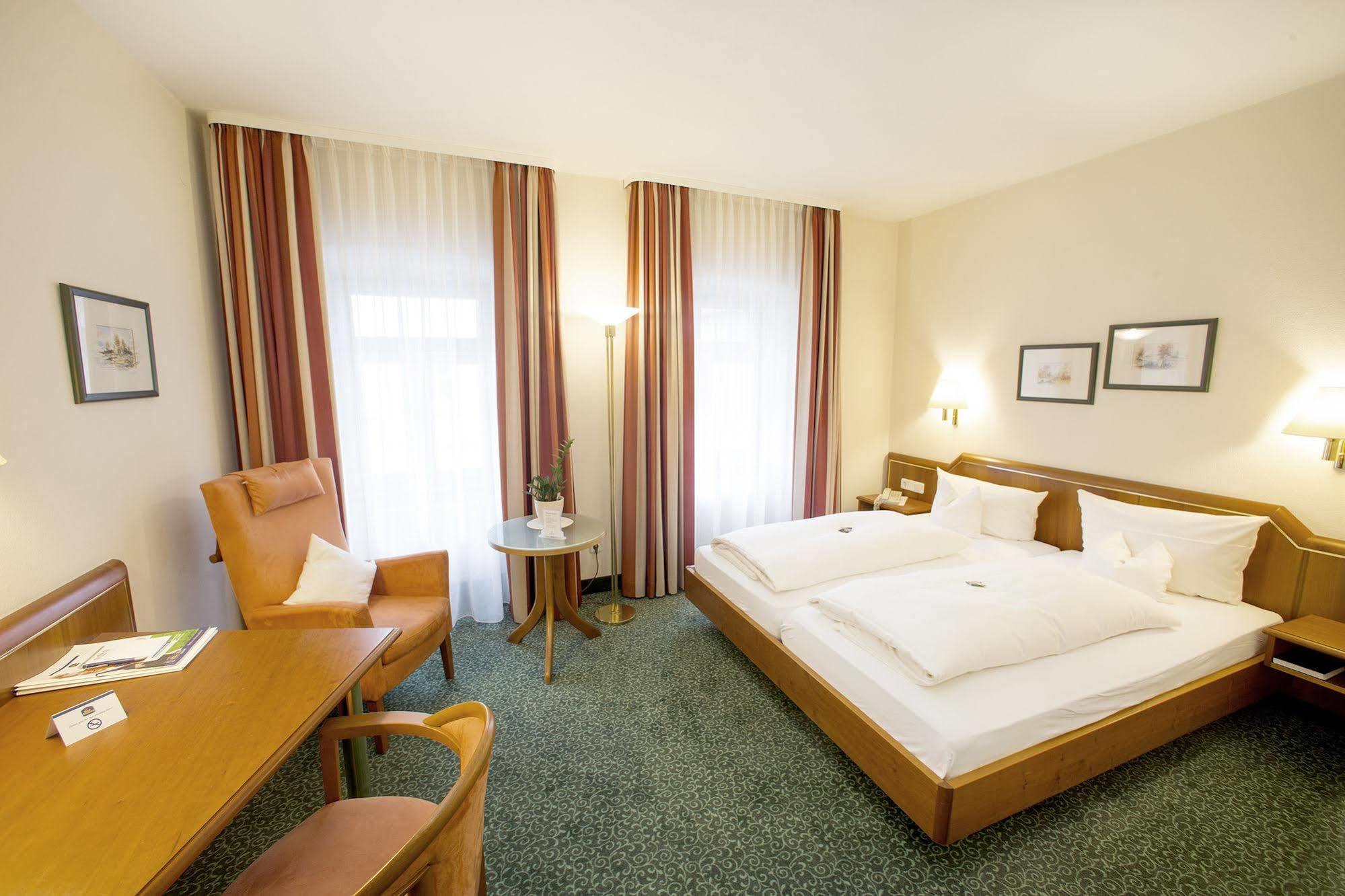 Hotel Weisses Lamm Veitshöchheim Eksteriør bilde